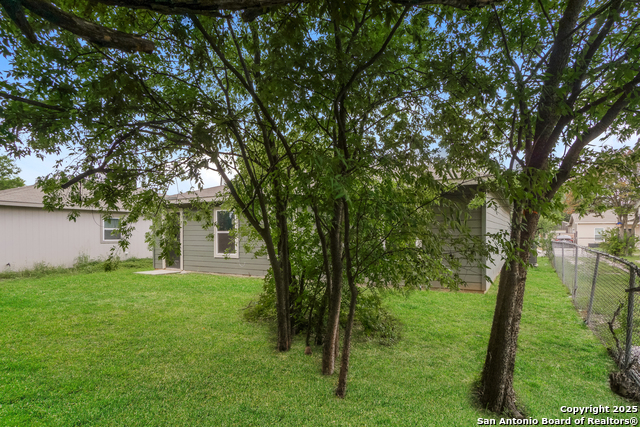 Listing photo id 16 for 237 Corliss
