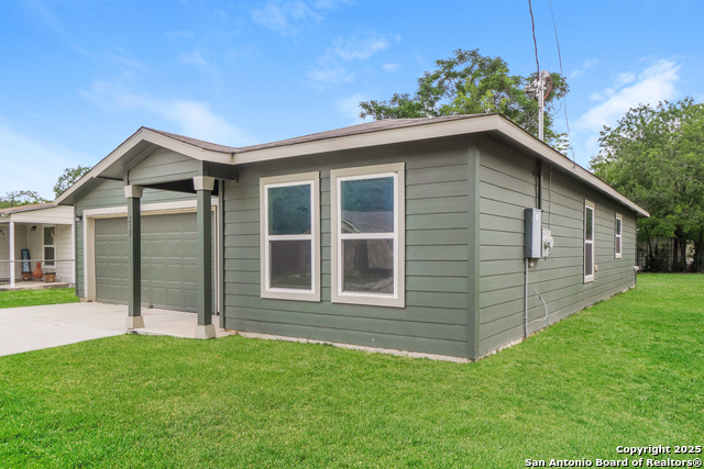 Listing photo id 0 for 237 Corliss
