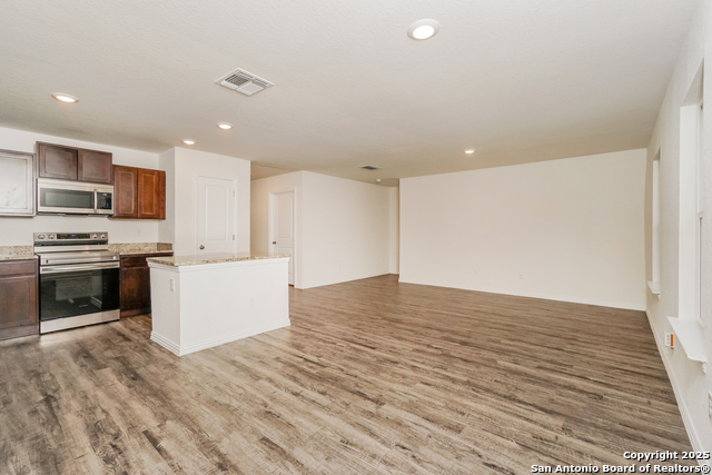 Listing photo id 3 for 237 Corliss