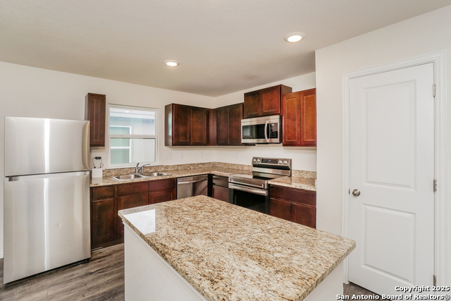 Listing photo id 4 for 237 Corliss
