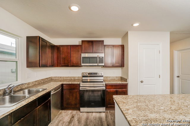 Listing photo id 5 for 237 Corliss