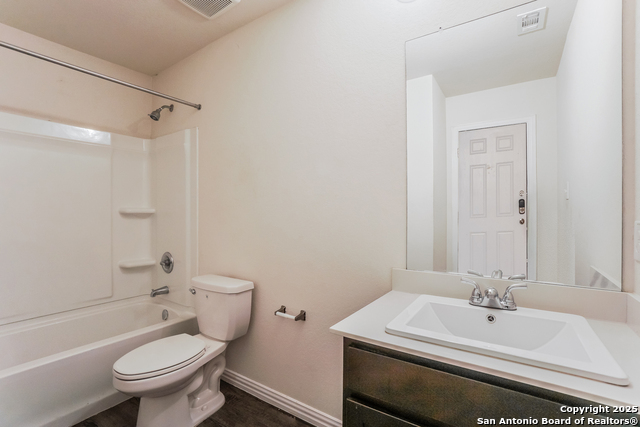 Listing photo id 10 for 527 Elley
