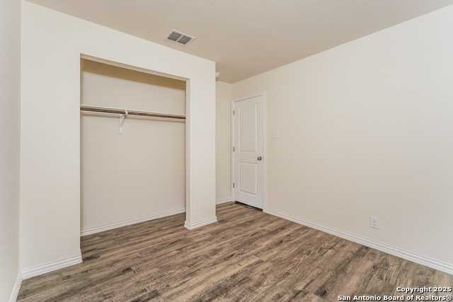 Listing photo id 11 for 527 Elley