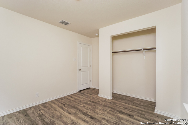 Listing photo id 15 for 527 Elley