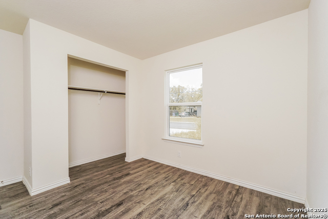 Listing photo id 16 for 527 Elley