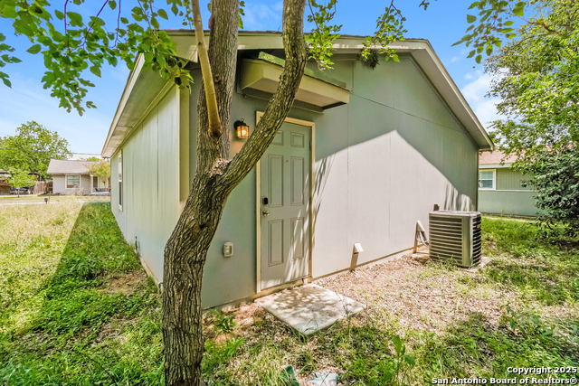 Listing photo id 17 for 527 Elley