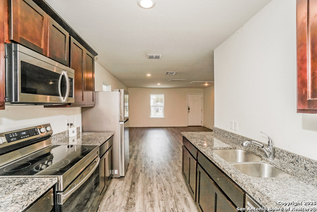 Listing photo id 6 for 527 Elley