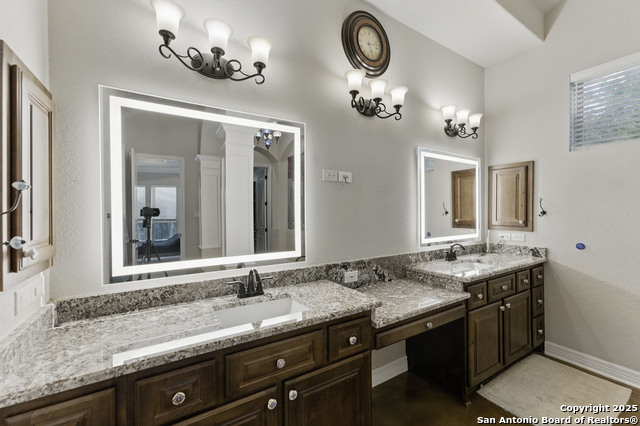 Listing photo id 16 for 2350 Geneseo Oaks