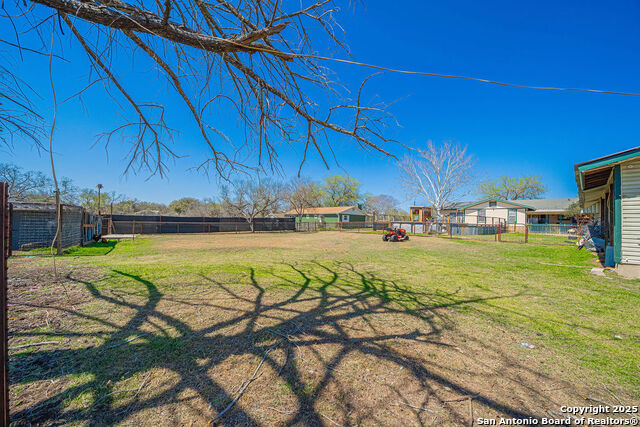 Listing photo id 13 for 10544 Macaway
