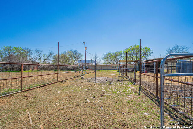 Listing photo id 15 for 10544 Macaway