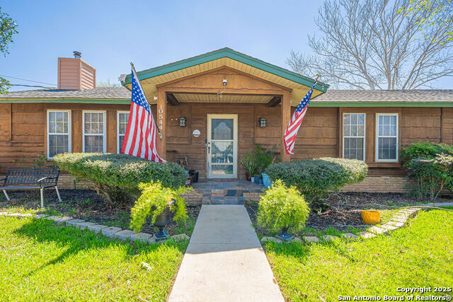 Listing photo id 0 for 10544 Macaway