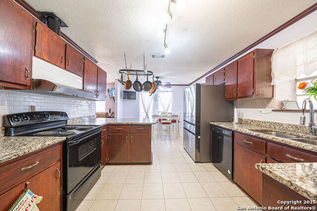 Listing photo id 30 for 10544 Macaway