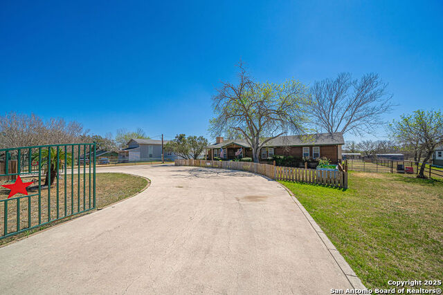 Listing photo id 2 for 10544 Macaway