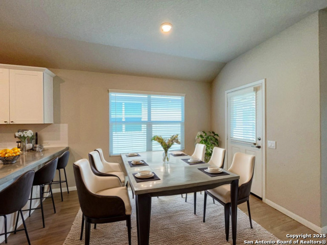 Listing photo id 2 for 11922 Chipper Landing