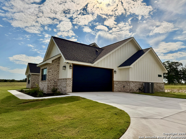 Image 13 of 40 For 156 Firewheel Loop