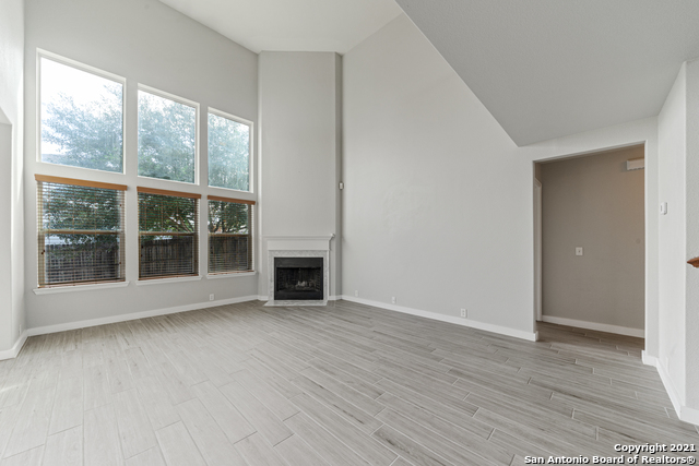 Image 3 of 33 For 5209 Columbia