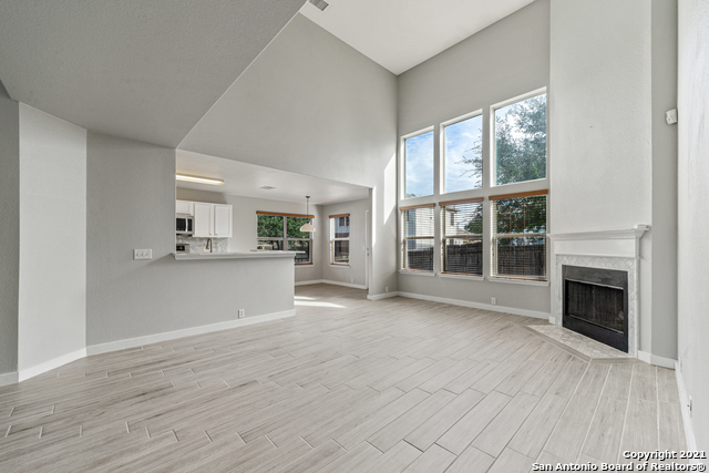 Image 4 of 33 For 5209 Columbia