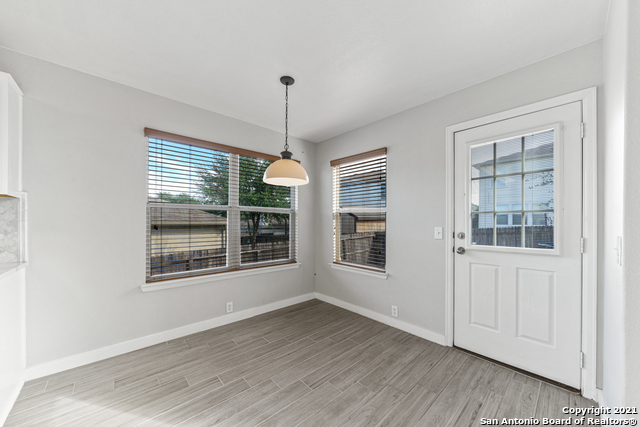 Image 8 of 33 For 5209 Columbia