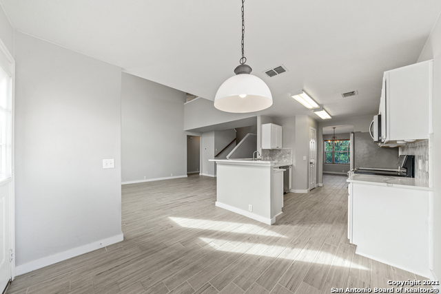 Image 9 of 33 For 5209 Columbia