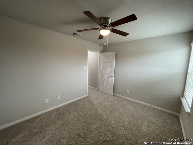 Listing photo id 11 for 405 Emma  