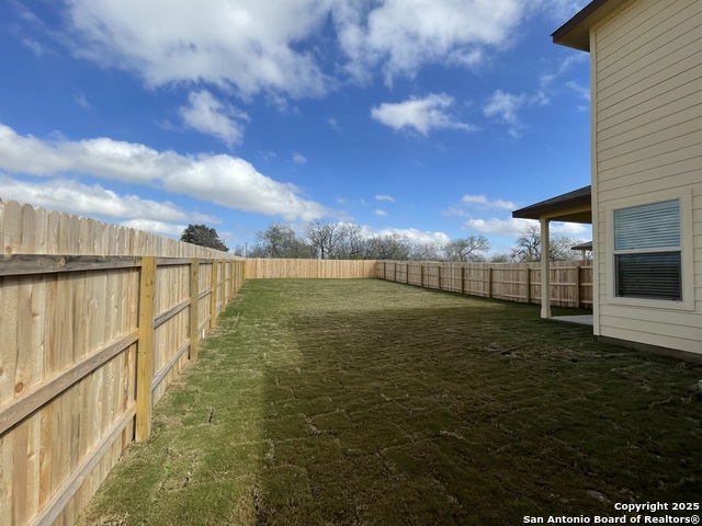 Listing photo id 15 for 405 Emma  