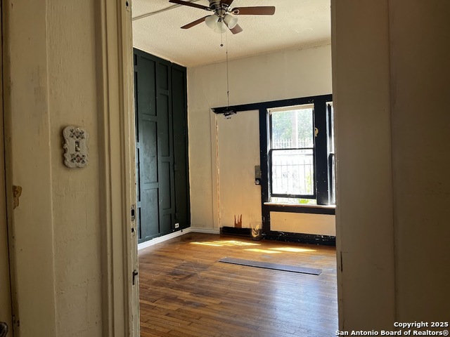 Image 27 of 56 For 411 Gramercy W