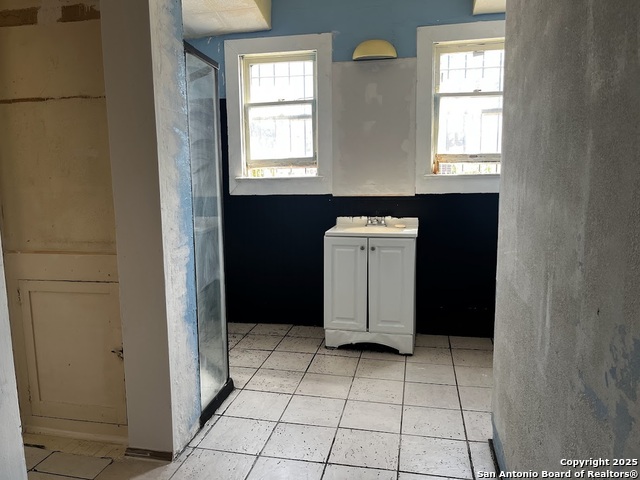 Image 29 of 56 For 411 Gramercy W