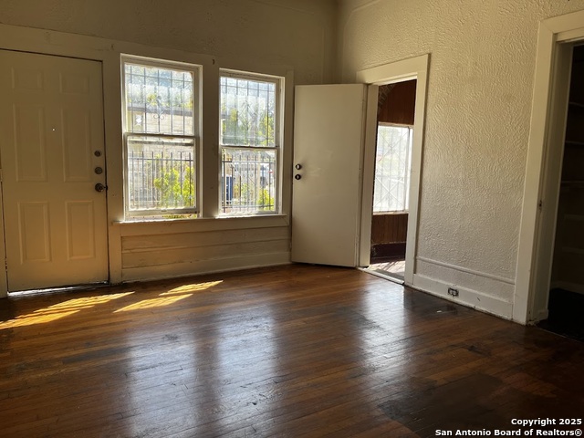 Image 32 of 56 For 411 Gramercy W