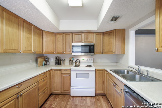 Image 9 of 26 For 8548 Echo Creek Ln