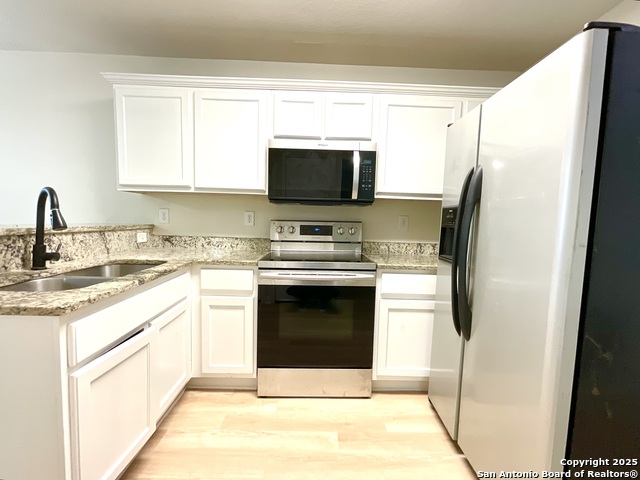 Listing photo id 8 for 1611 Navidad St N 201