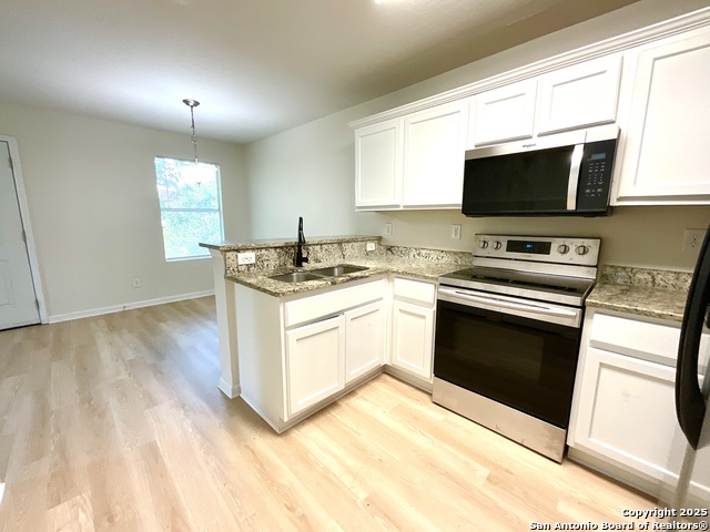 Listing photo id 9 for 1611 Navidad St N 201