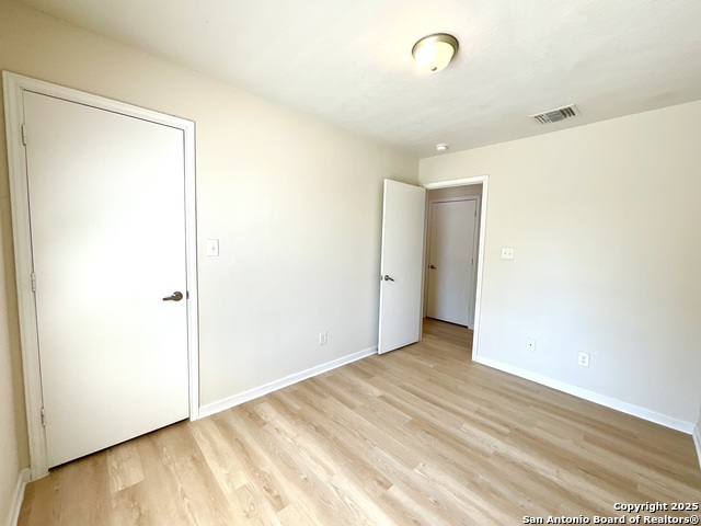 Listing photo id 16 for 1611 Navidad St N 201