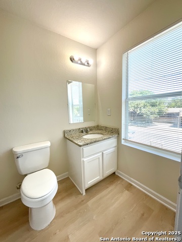 Listing photo id 22 for 1611 Navidad St N 201