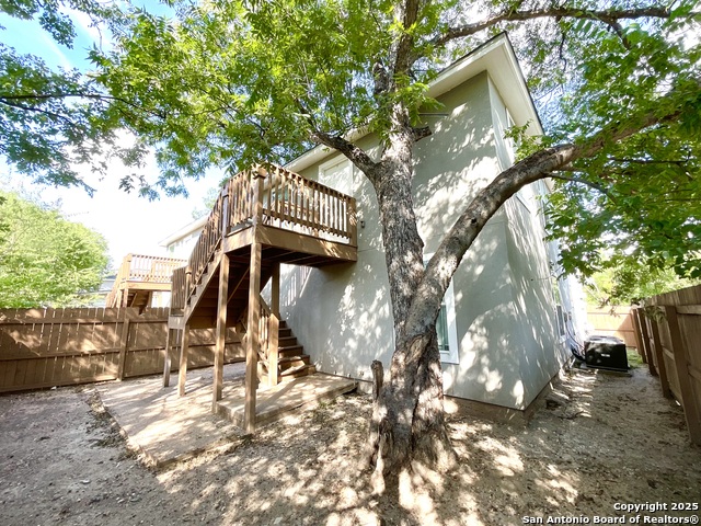 Listing photo id 2 for 1611 Navidad St N 201