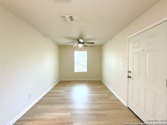 Listing photo id 4 for 1611 Navidad St N 201