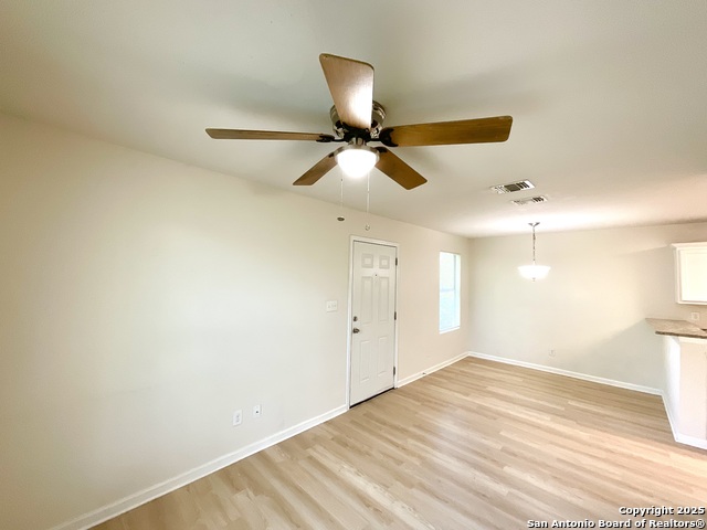 Listing photo id 5 for 1611 Navidad St N 201