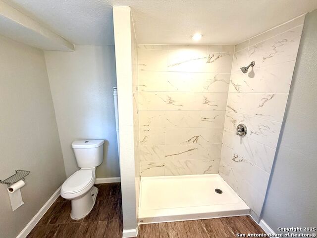 Listing photo id 9 for 602 Lovett 1