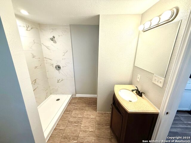 Listing photo id 10 for 602 Lovett 1