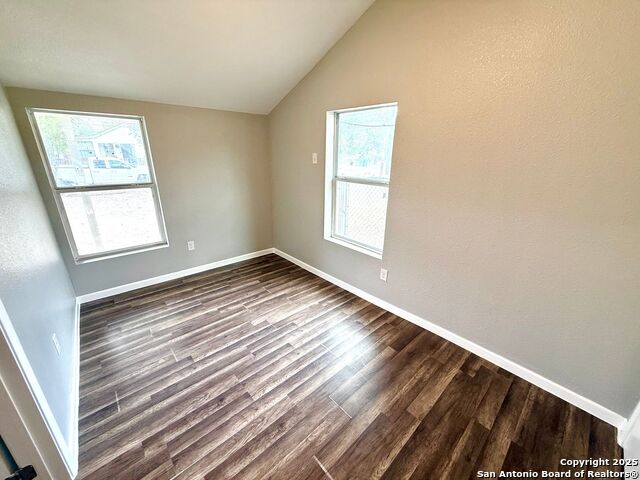 Listing photo id 11 for 602 Lovett 1