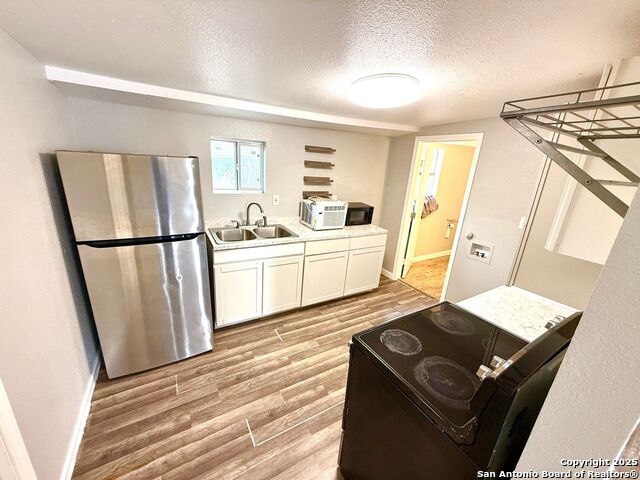 Listing photo id 3 for 602 Lovett 1