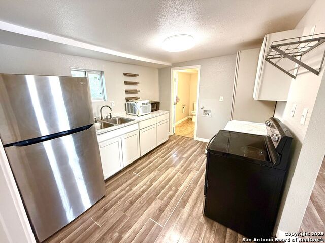 Listing photo id 4 for 602 Lovett 1