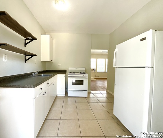 Image 10 of 26 For 1409 Woodlawn Avenue W 5