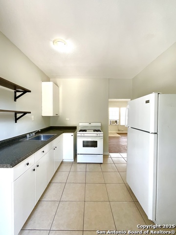 Image 11 of 26 For 1409 Woodlawn Avenue W 5