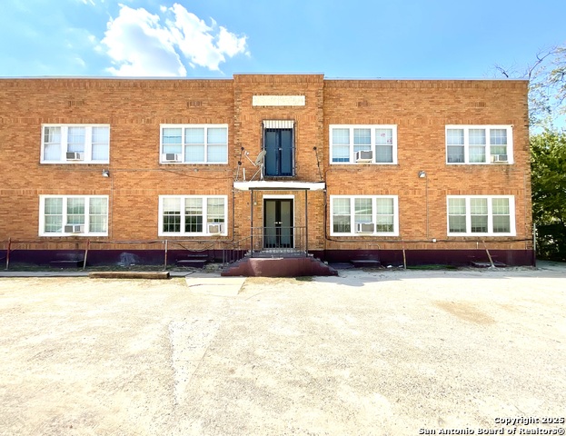 Image 2 of 26 For 1409 Woodlawn Avenue W 5