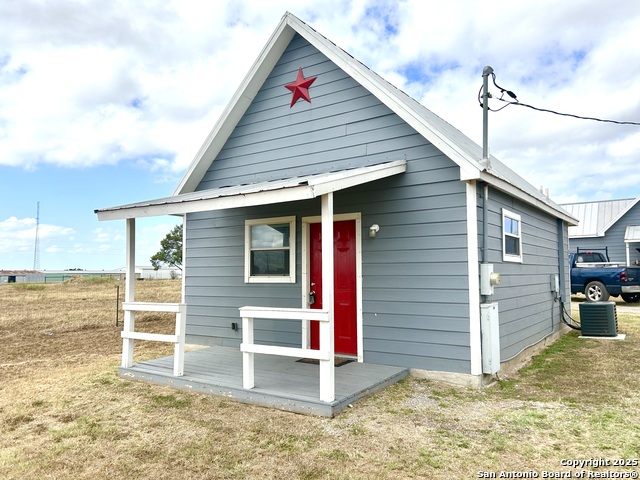 Image 2 of 18 For 573 Texas 97  109