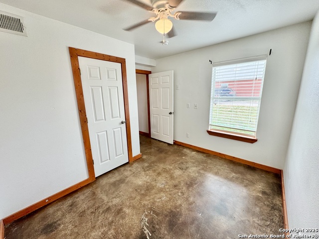Image 9 of 18 For 573 Texas 97  109