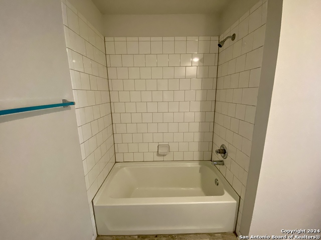 Image 20 of 27 For 9307 Avondale Park