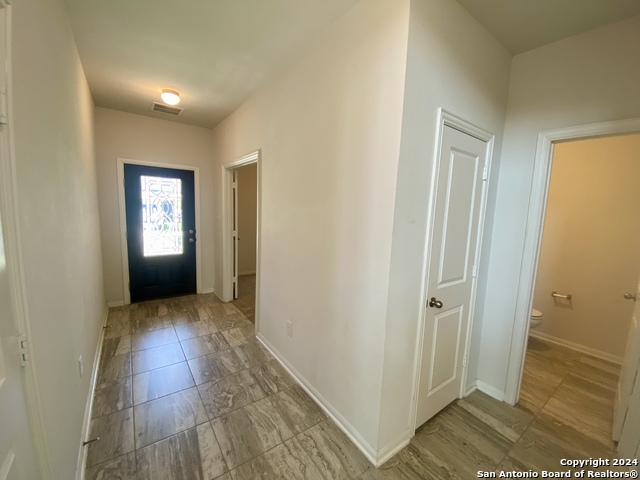 Image 3 of 27 For 9307 Avondale Park