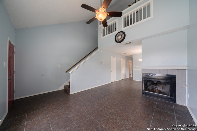 Listing photo id 8 for 609 Meadow Gate