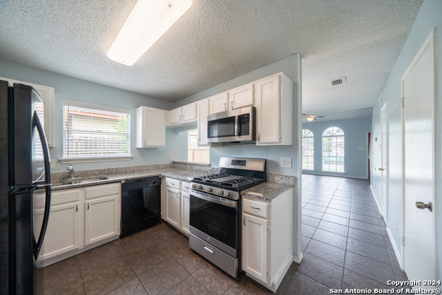 Listing photo id 12 for 609 Meadow Gate